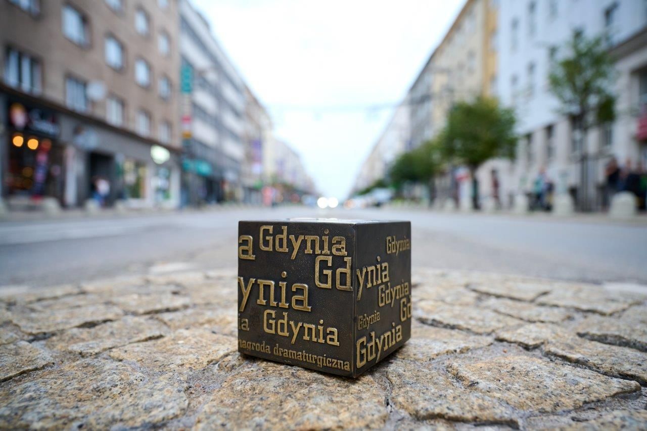 Kostka GND w Gdyni foto Piotr Pędziszewski